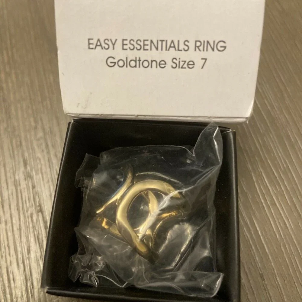 AVON Easy Essentials Ring - Picture 1 of 6